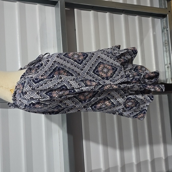 Absolutely Famous Blue and Pink Geometric Long SleeveBlouse Size Medium - Picture 4 of 14